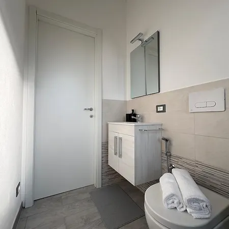 Brev * Marina di Massa