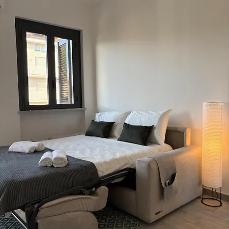 Brev * Marina di Massa